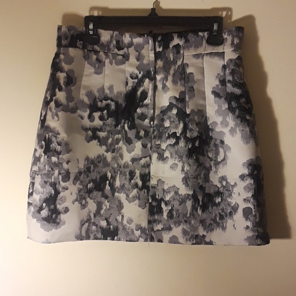 Adorable mini skirt - Picture 2 of 4